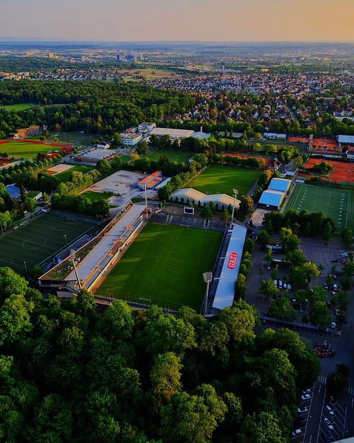 並根據李華 並根據李華